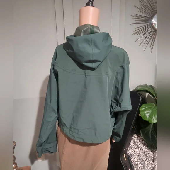 FABLETICS Cropped Hooded Jacket – Green | Lightweight Performance Layer. Small - Picture 8 of 16